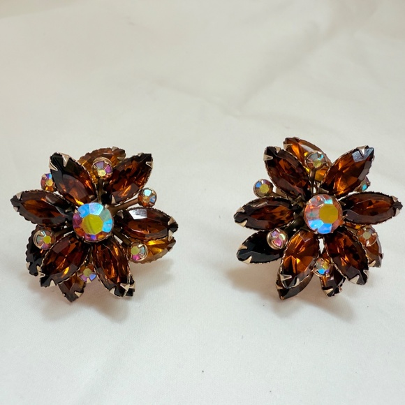 Vintage Rivited Brown Glass and Brown AB Clip Earrings Flower Cluster Design - Picture 14 of 14